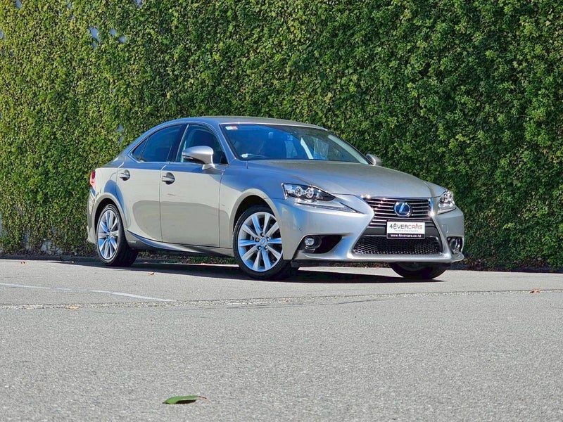 2015 Lexus IS 300h 2.5 Hybrid Sedan