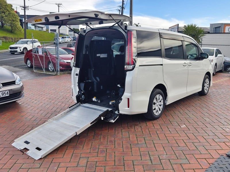 2019 Toyota Noah 300kg ramp & 150kg restraints