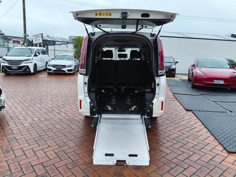 2019 Toyota Noah 300kg ramp & 150kg restraints, photo 2