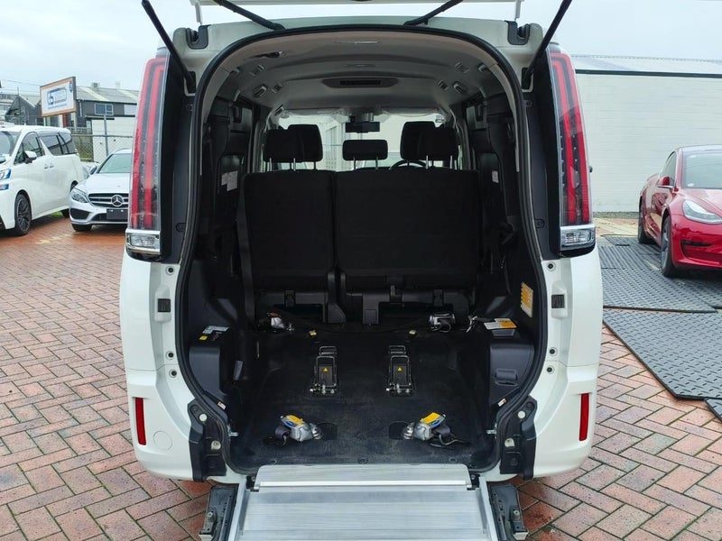 2019 Toyota Noah 300kg ramp & 150kg restraints, photo 3