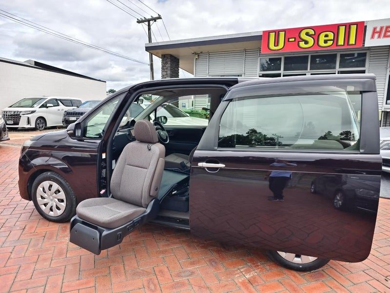 2016 Toyota Spade, photo 2