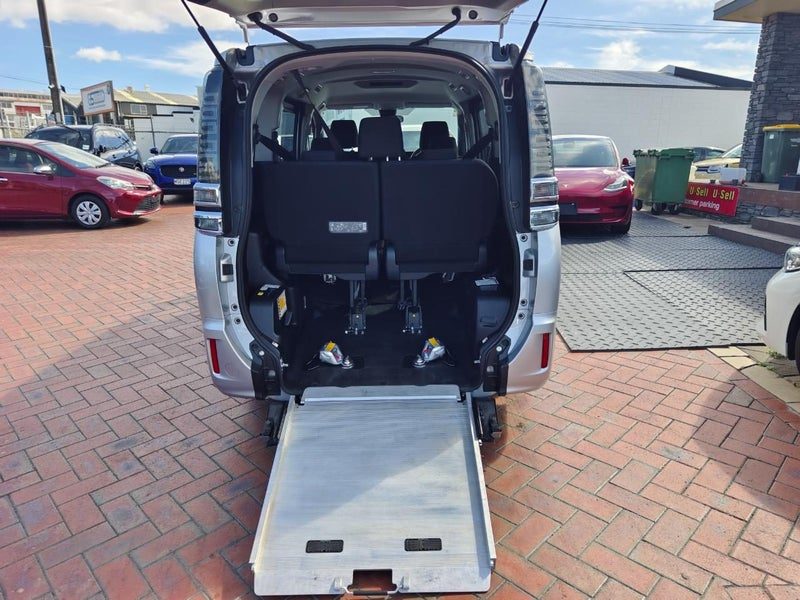 2019 Toyota Voxy 300kg ramp & 150kg restraints, photo 2