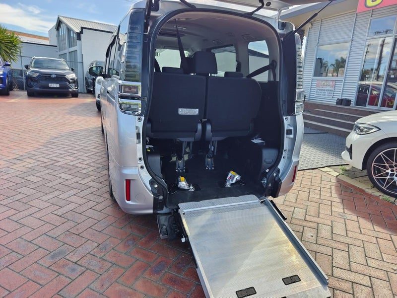 2019 Toyota Voxy 300kg ramp & 150kg restraints, photo 3