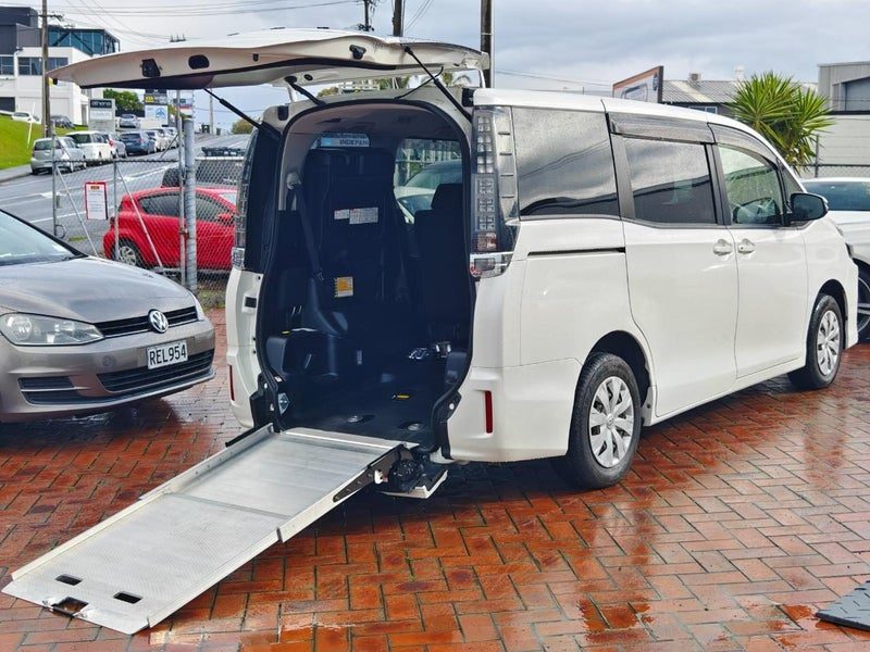 2017 Toyota Voxy 300kg ramp & 150kg restraints