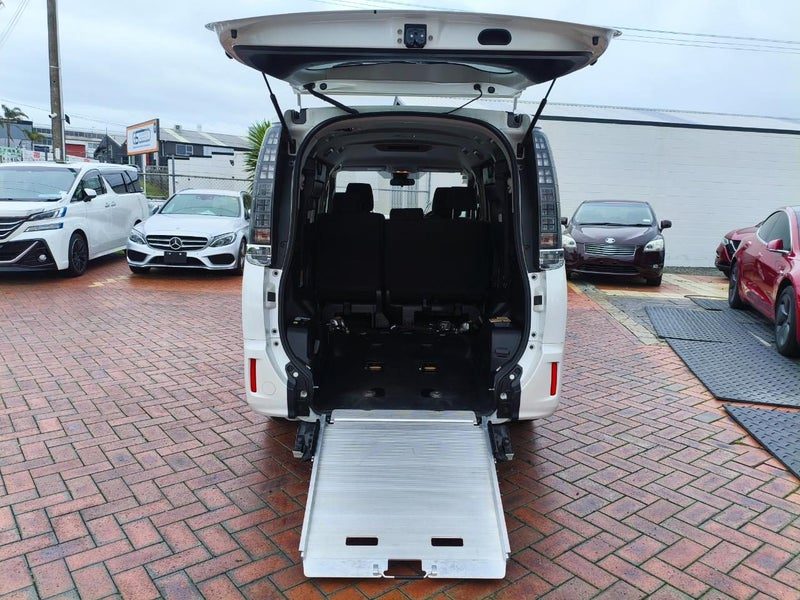 2017 Toyota Voxy 300kg ramp & 150kg restraints, photo 2