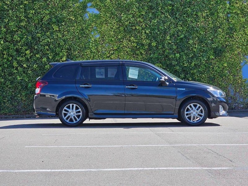 2013 Toyota Corolla Fielder, photo 2