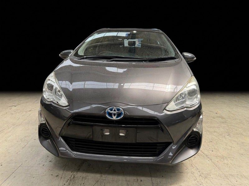 2015 Toyota Aqua S, photo 2