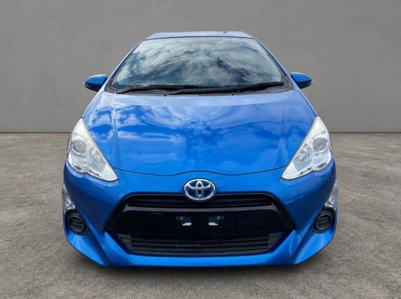 2015 Toyota Aqua S, photo 2