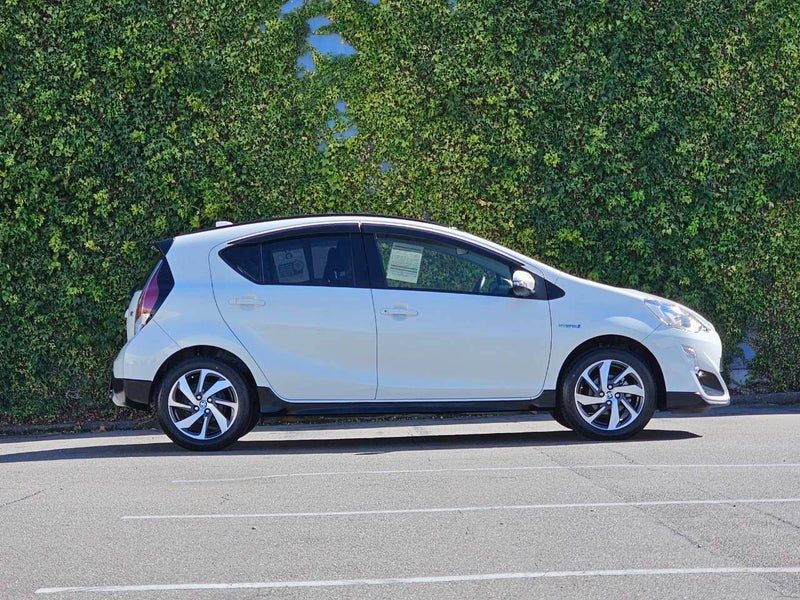 2017 Toyota Aqua 1.5X Urban | Push Button, photo 3