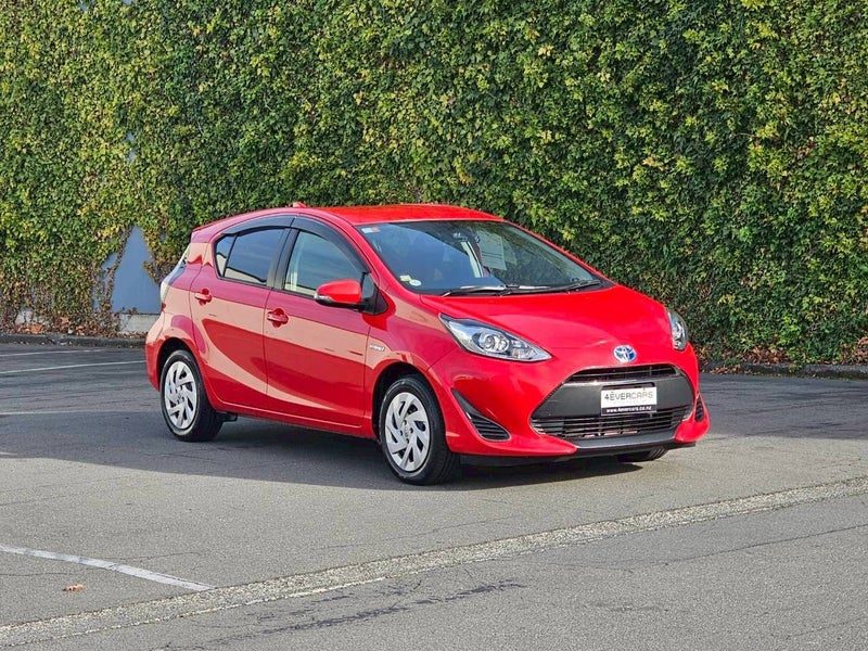 2017 Toyota Aqua Hybrid G Model 71,304 Kms, photo 2