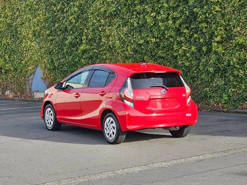 2017 Toyota Aqua Hybrid G Model 71,304 Kms, photo 3