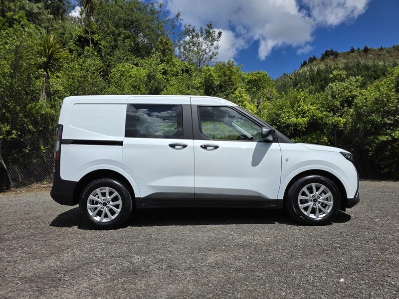 2025 Ford Transit Courier Trend 1.0P/7At, photo 3