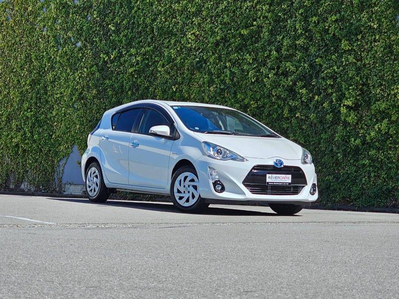 2017 Toyota Aqua 1.5 Hybrid | S Style Black, main photo