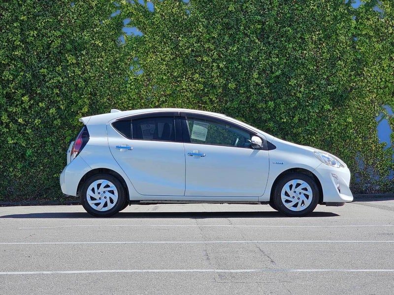 2017 Toyota Aqua 1.5 Hybrid | S Style Black, photo 2