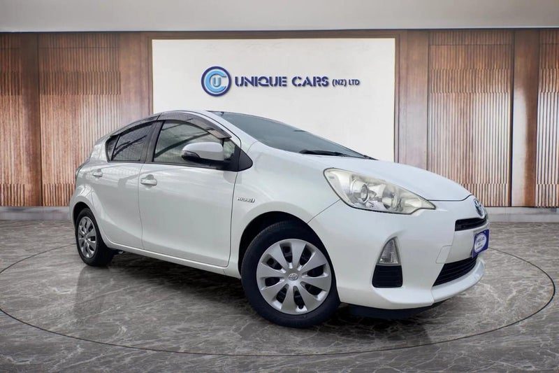 2012 Toyota Aqua 1.5 Type G Hybrid, photo 2