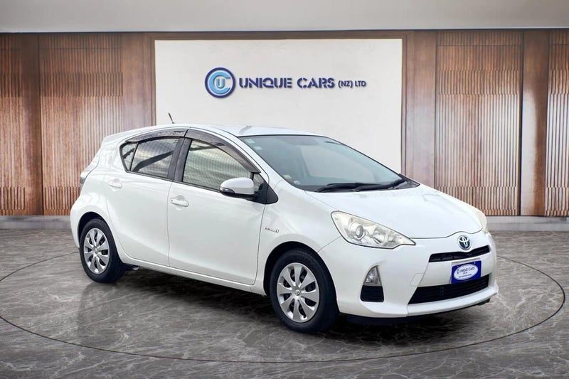 2012 Toyota Aqua 1.5 Type G Hybrid, photo 3