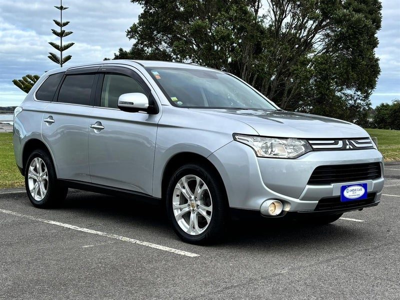 2013 Mitsubishi Outlander 2.4G 4WD 7 Seater, photo 2