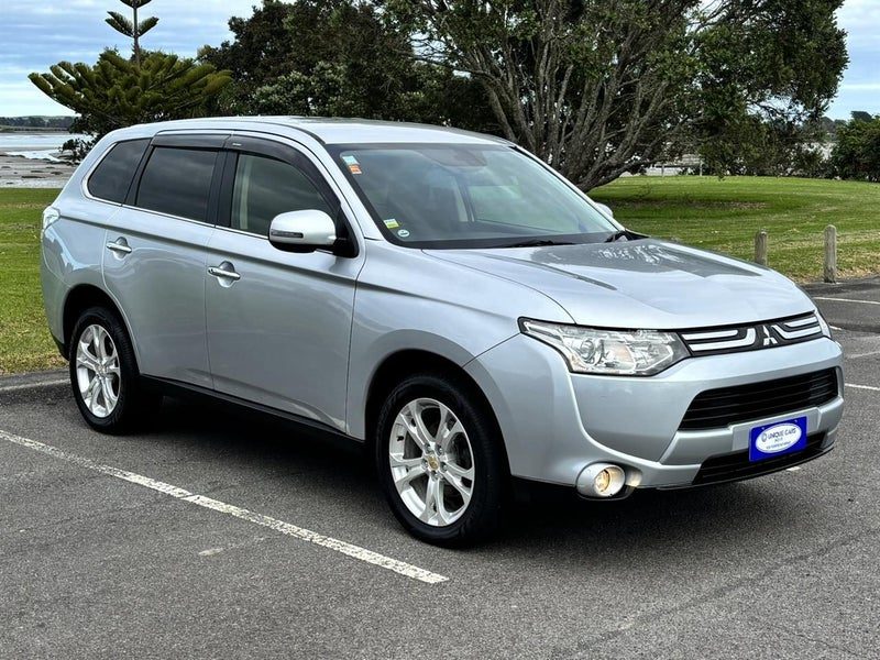 2013 Mitsubishi Outlander 2.4G 4WD 7 Seater, photo 3