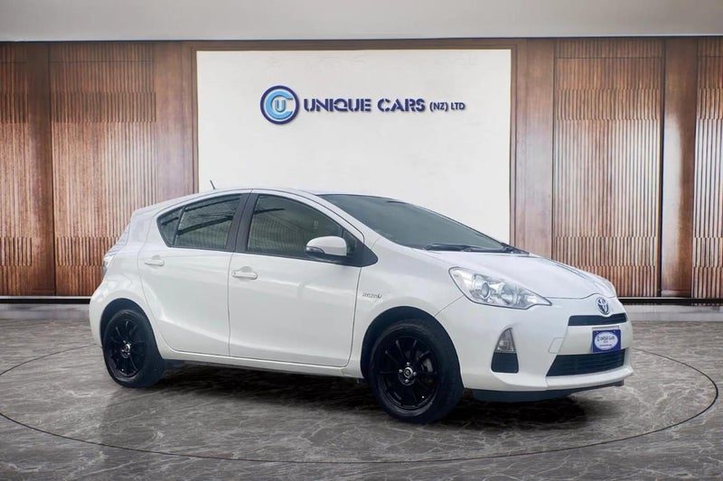 2014 Toyota Aqua 1.5 Type L Hybrid, photo 2