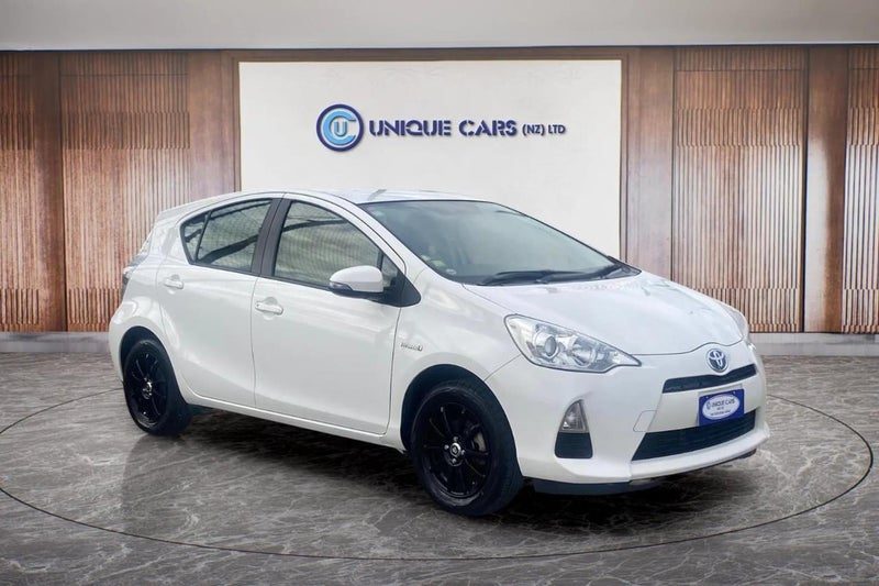 2014 Toyota Aqua 1.5 Type L Hybrid, photo 3
