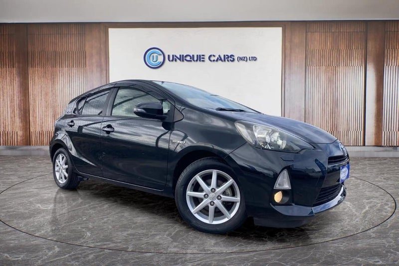 2012 Toyota Aqua Type S with Push Start, photo 2