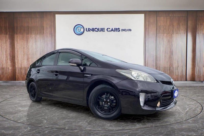 2014 Toyota Prius 1.8 Type S Facelift, photo 2