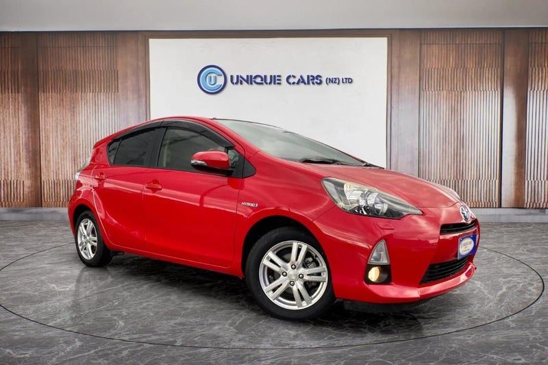 2013 Toyota Aqua 1.5 Type G Hybrid, photo 2