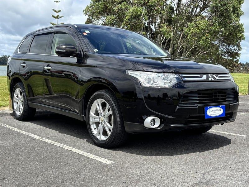 2014 Mitsubishi Outlander 2.4G 4WD 7 Seater, photo 2