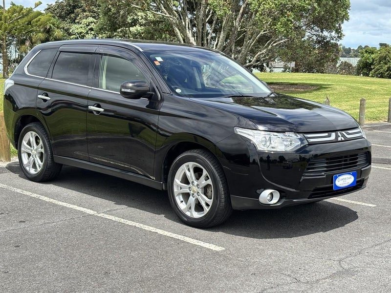 2014 Mitsubishi Outlander 2.4G 4WD 7 Seater, photo 3