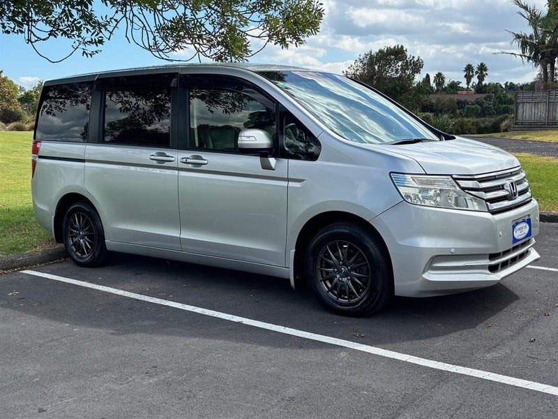 2014 Honda Step Wagon 2.0 G Comfort Selection, photo 3