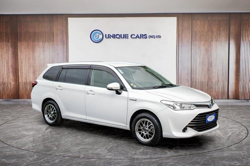 2017 Toyota Corolla Fielder 1.5G Hybrid, photo 2