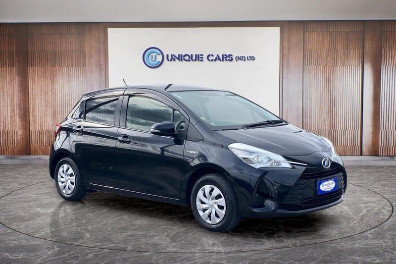 2017 Toyota Vitz 1.5 F Hybrid, photo 3