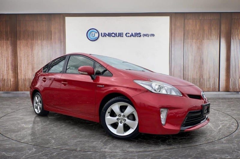 2014 Toyota Prius 1.8 Type S Facelift, photo 2
