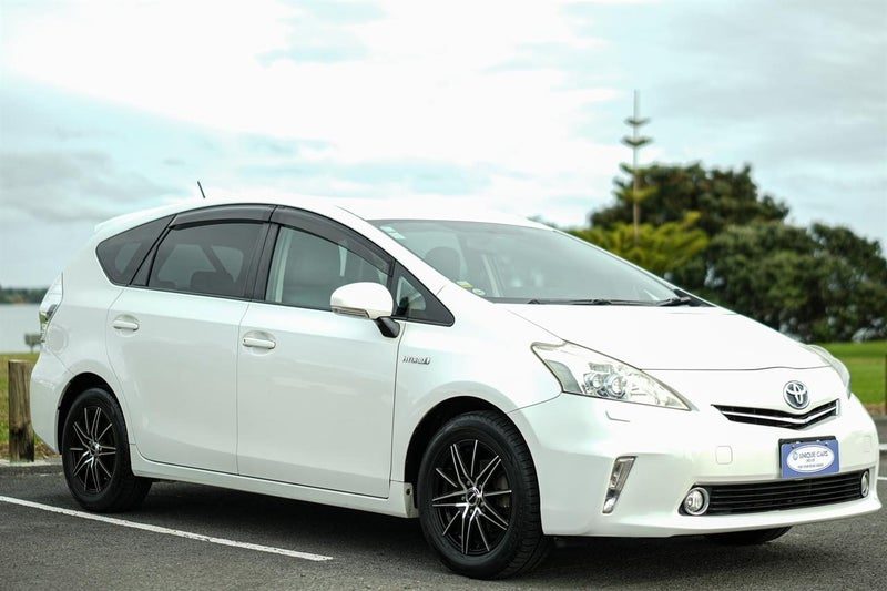 2011 Toyota Prius Alpha 1.8G Cruise Control., photo 2