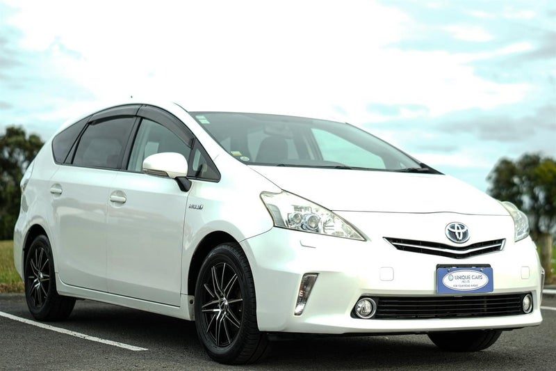 2011 Toyota Prius Alpha 1.8G Cruise Control., photo 3