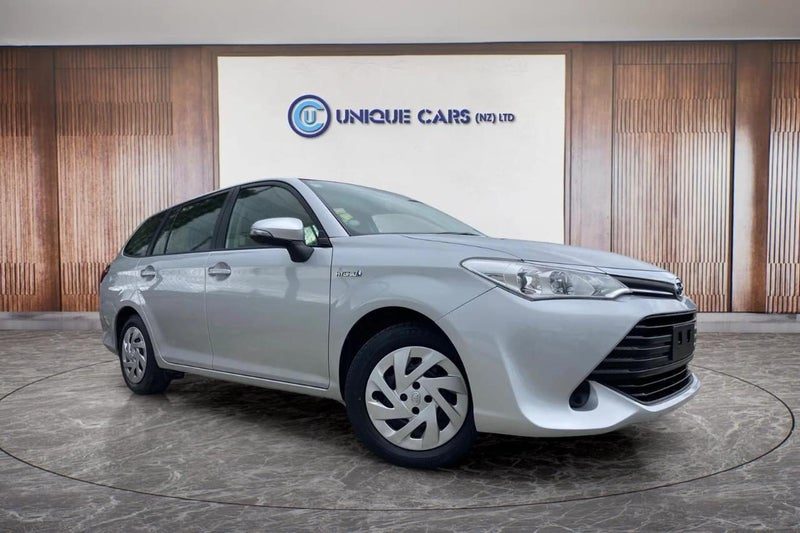 2017 Toyota Corolla Fielder 1.5G Hybrid, photo 2
