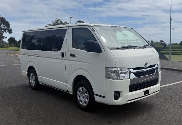 2022 Toyota Hiace CARGO, photo 2