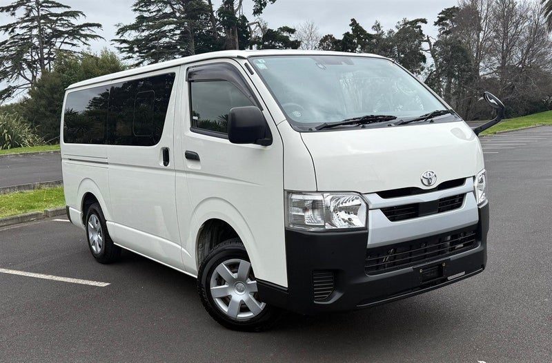2020 Toyota Hiace PETROL, photo 2