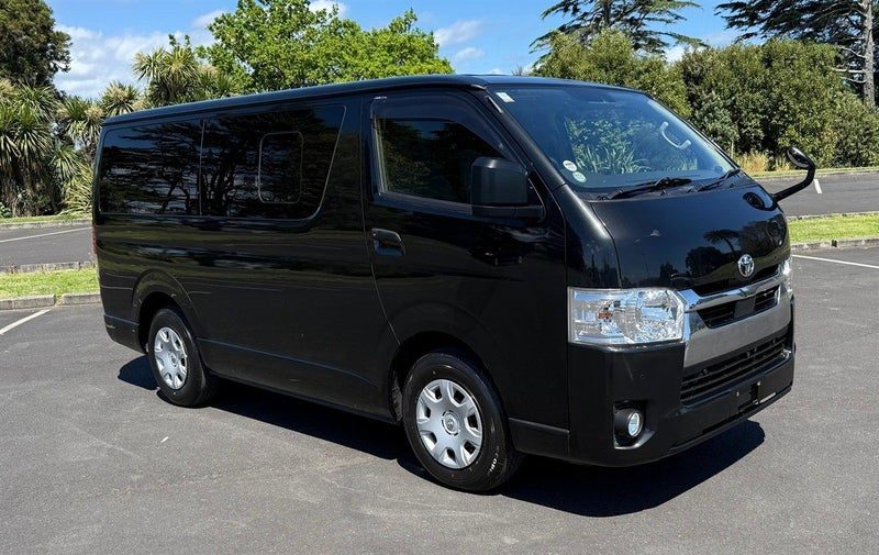 2022 Toyota Hiace CARGO, photo 2