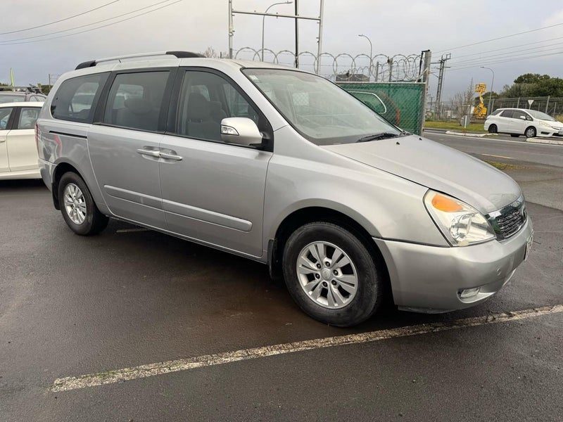 2013 Kia Carnival V6 EX, photo 3