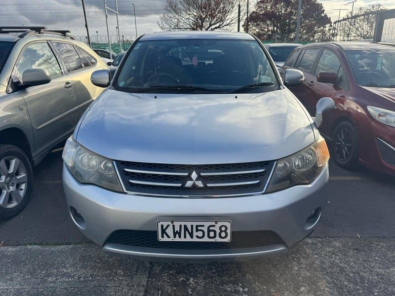 2009 Mitsubishi Outlander 2.4L 7 seater, photo 2