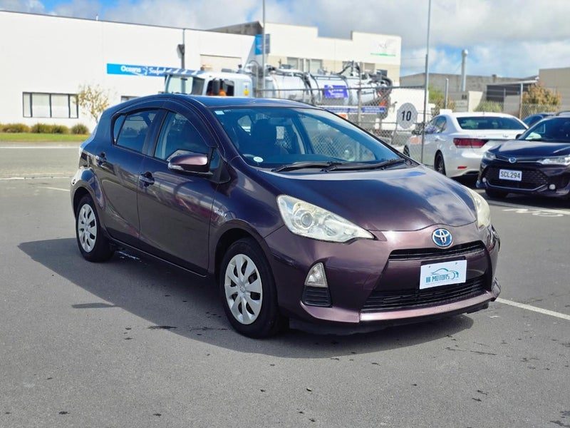 2013 Toyota Aqua S, photo 3