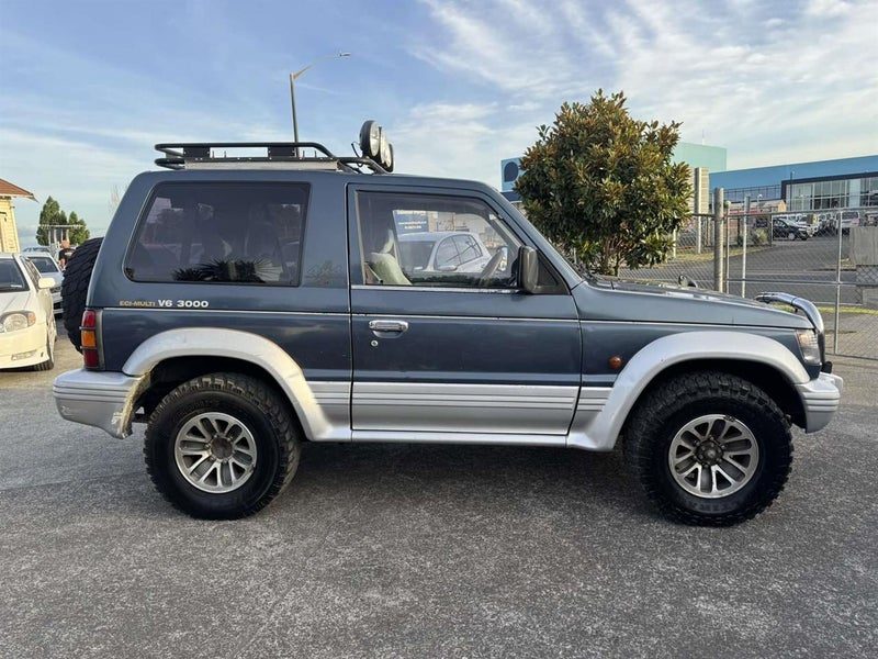 1993 Mitsubishi Pajero SWB manual 3.0 V6, photo 3