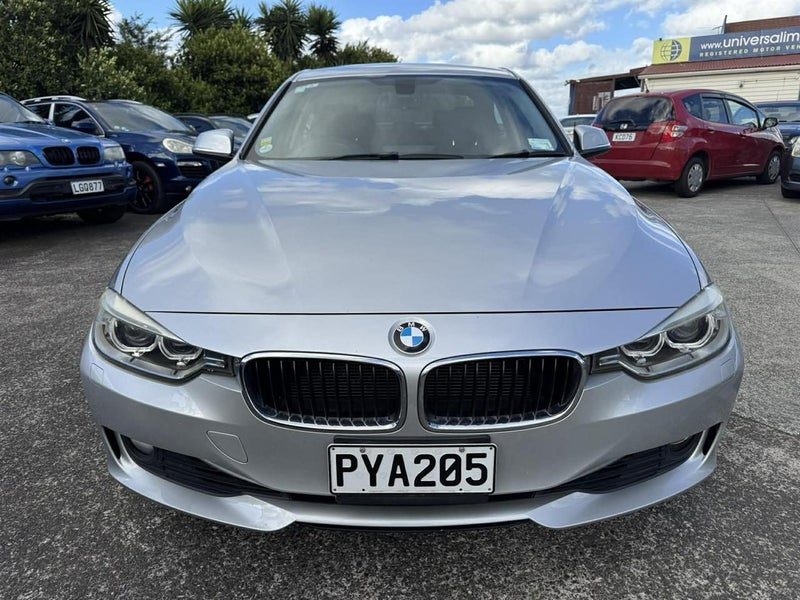 2012 BMW 320i, photo 2