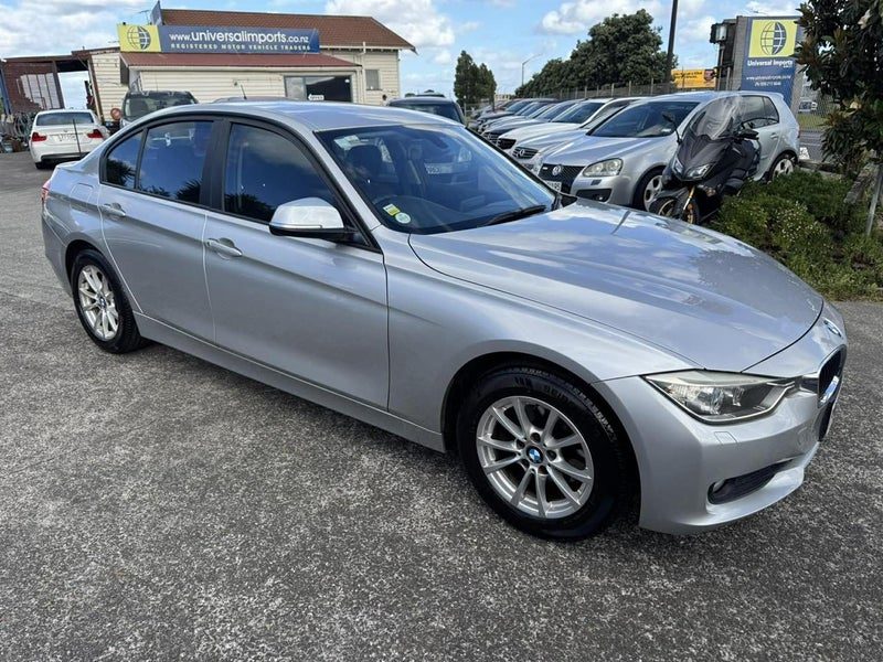 2012 BMW 320i, photo 3