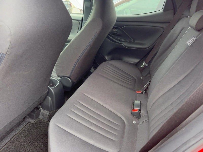 2020 Toyota Yaris X, photo 3