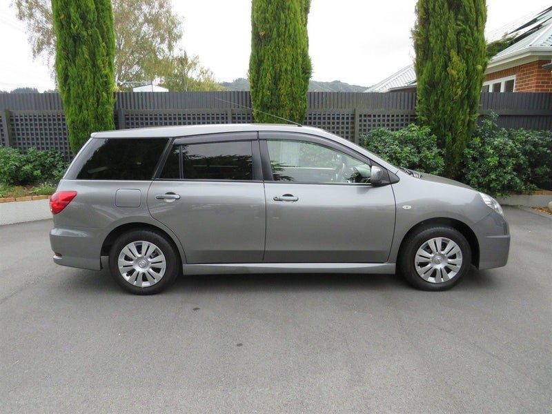 2015 Nissan Wingroad 15S, photo 2