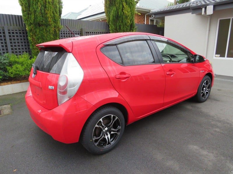2013 Toyota Aqua G, photo 3
