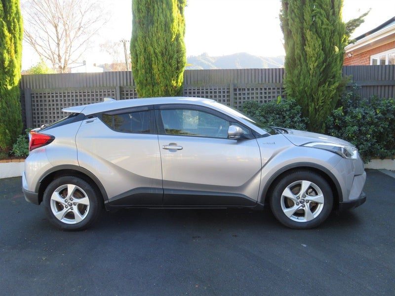 2017 Toyota C-HR S, photo 2