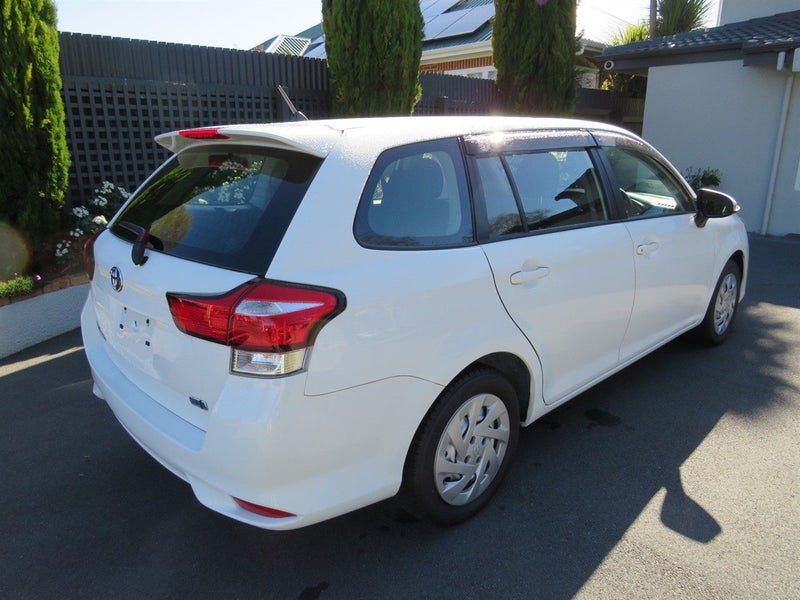 2022 Toyota Corolla Fielder Hybrid, photo 3
